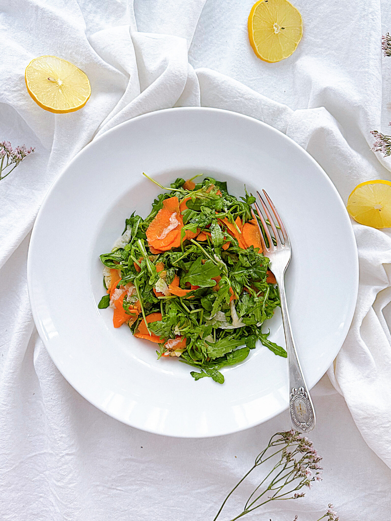 Салат з руколи, фенхелю та моркви