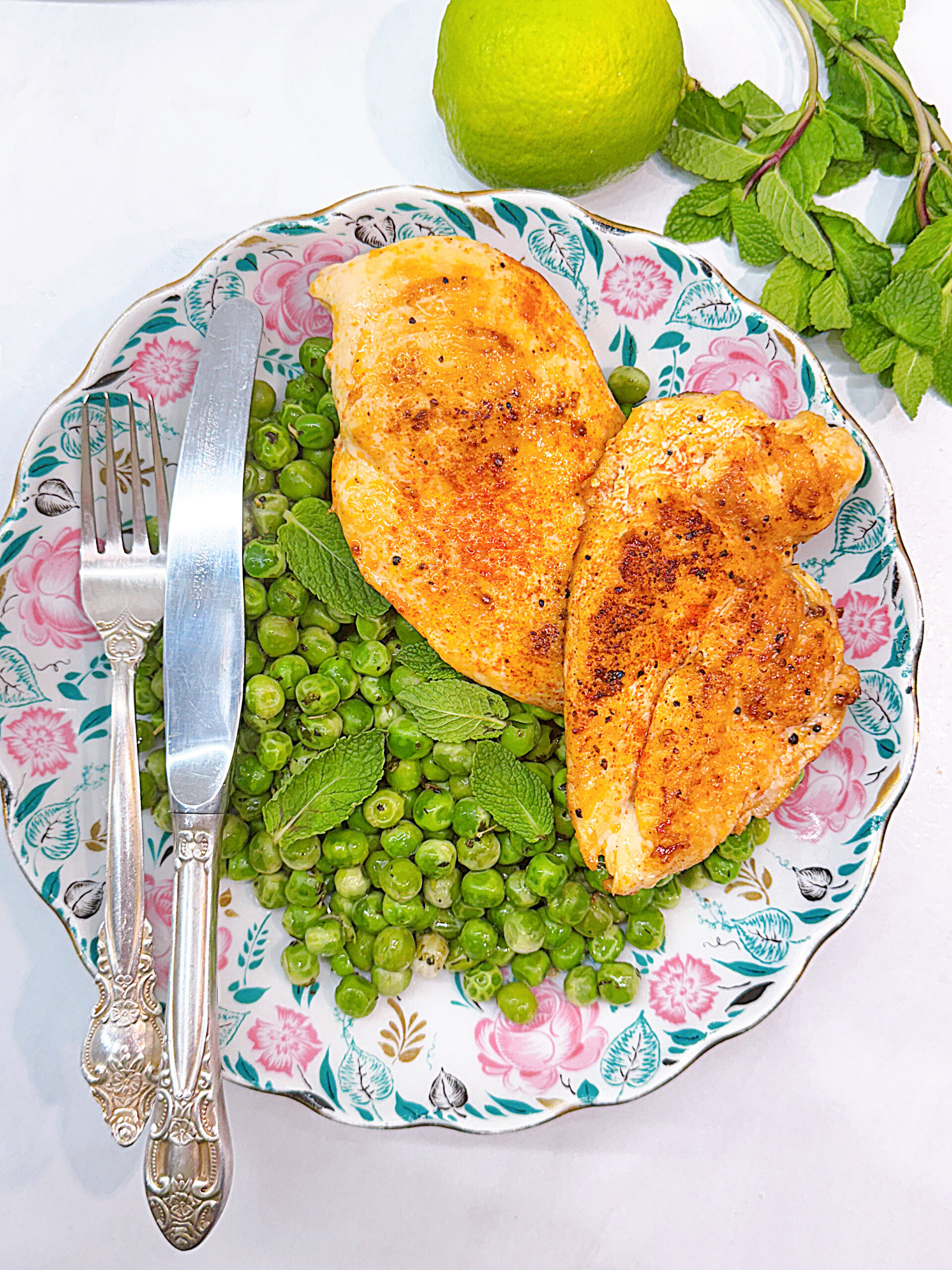 курка смежена зі спеціями