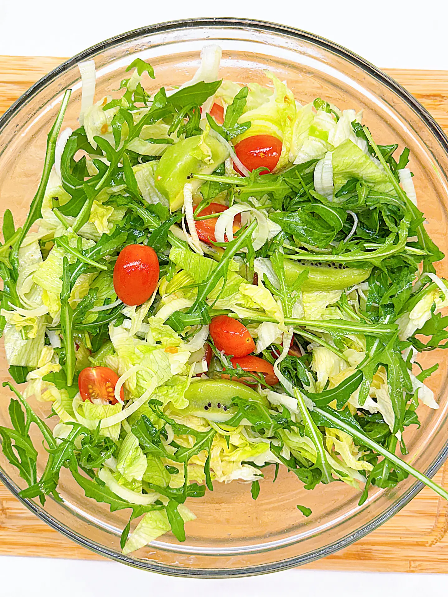 салат з руколою та ківі