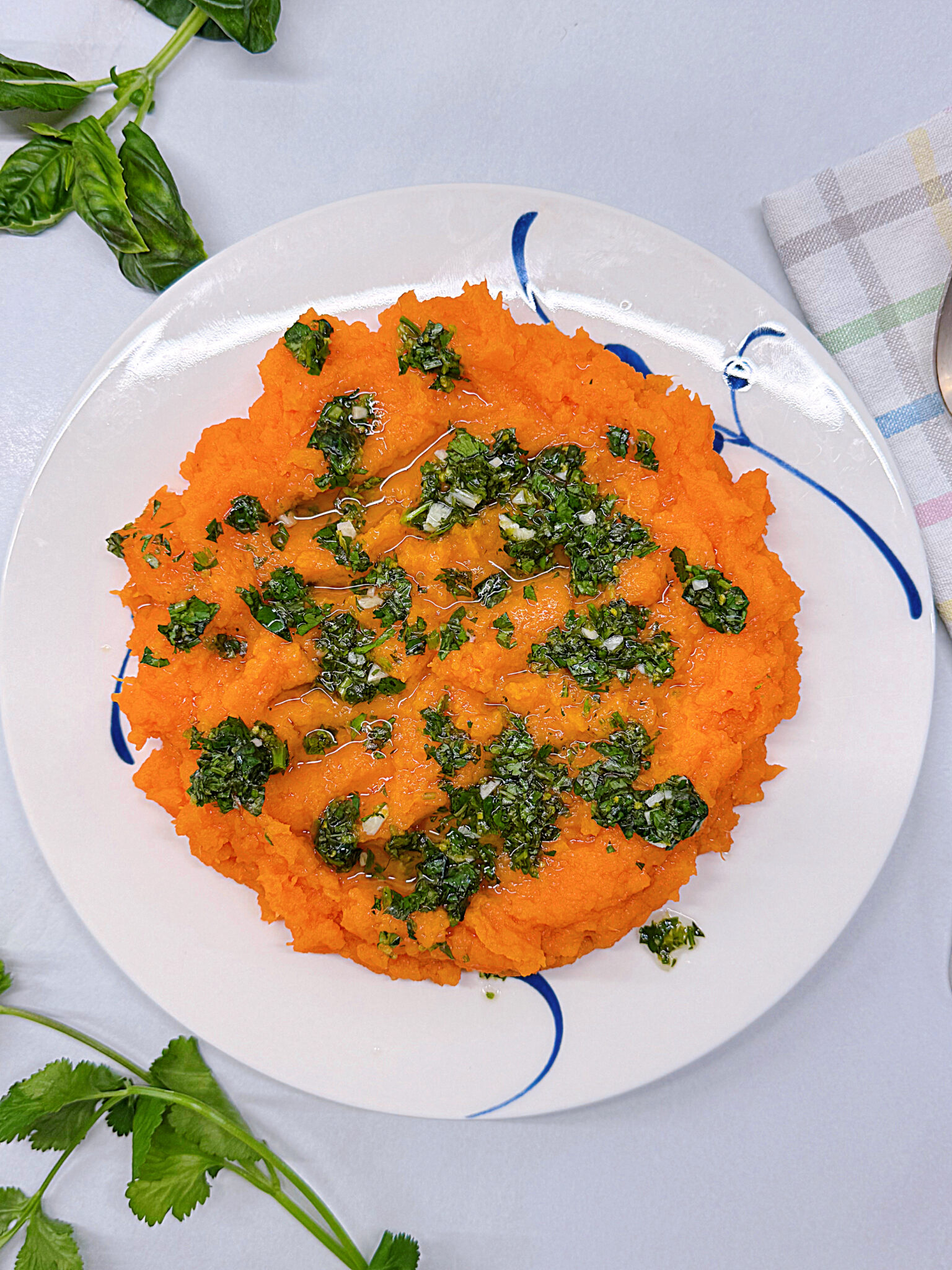 Пюре з батату з лаймовою сальсою: сучасний яскравий гарнір