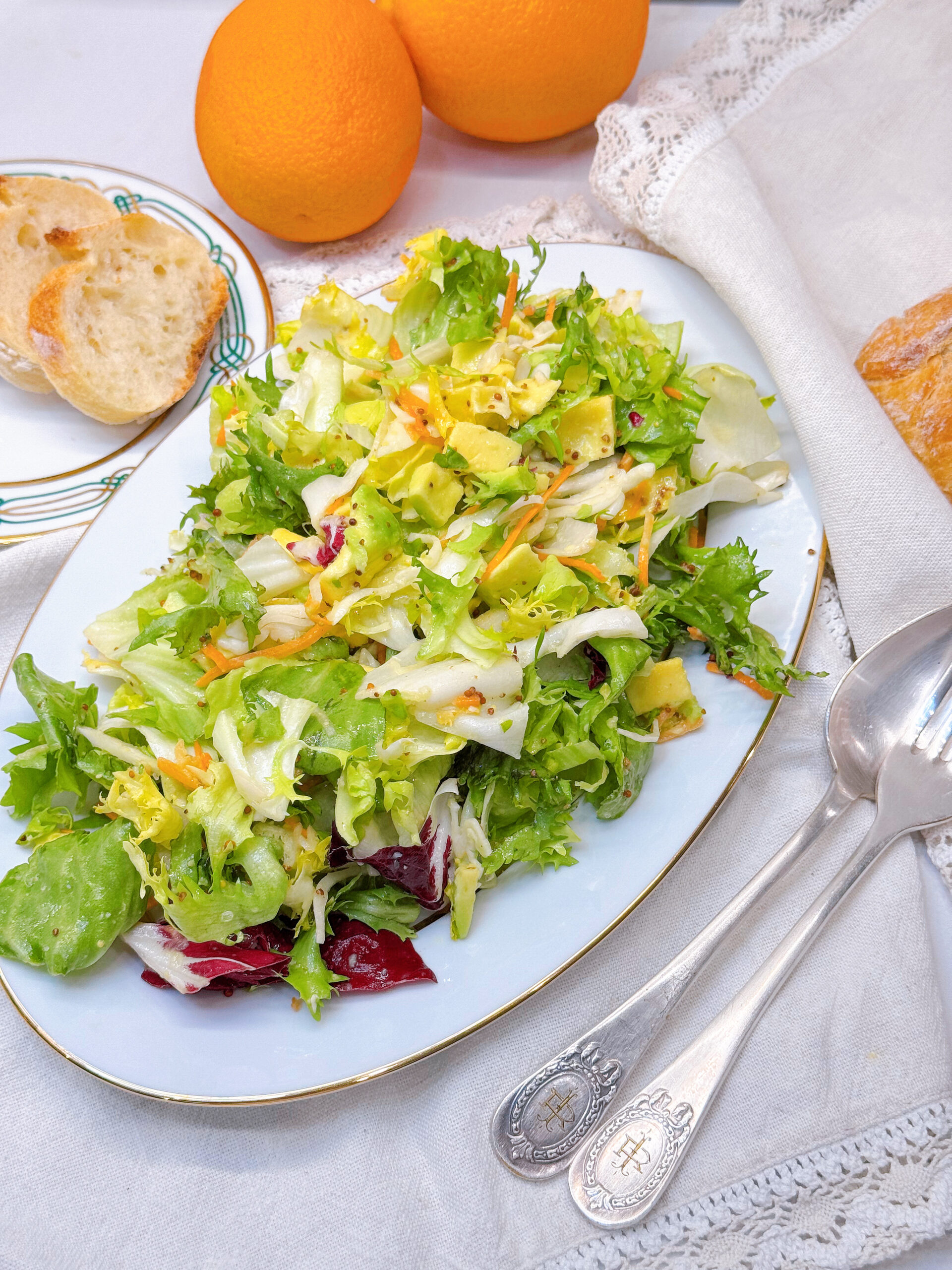 свіжий салат з авокадо