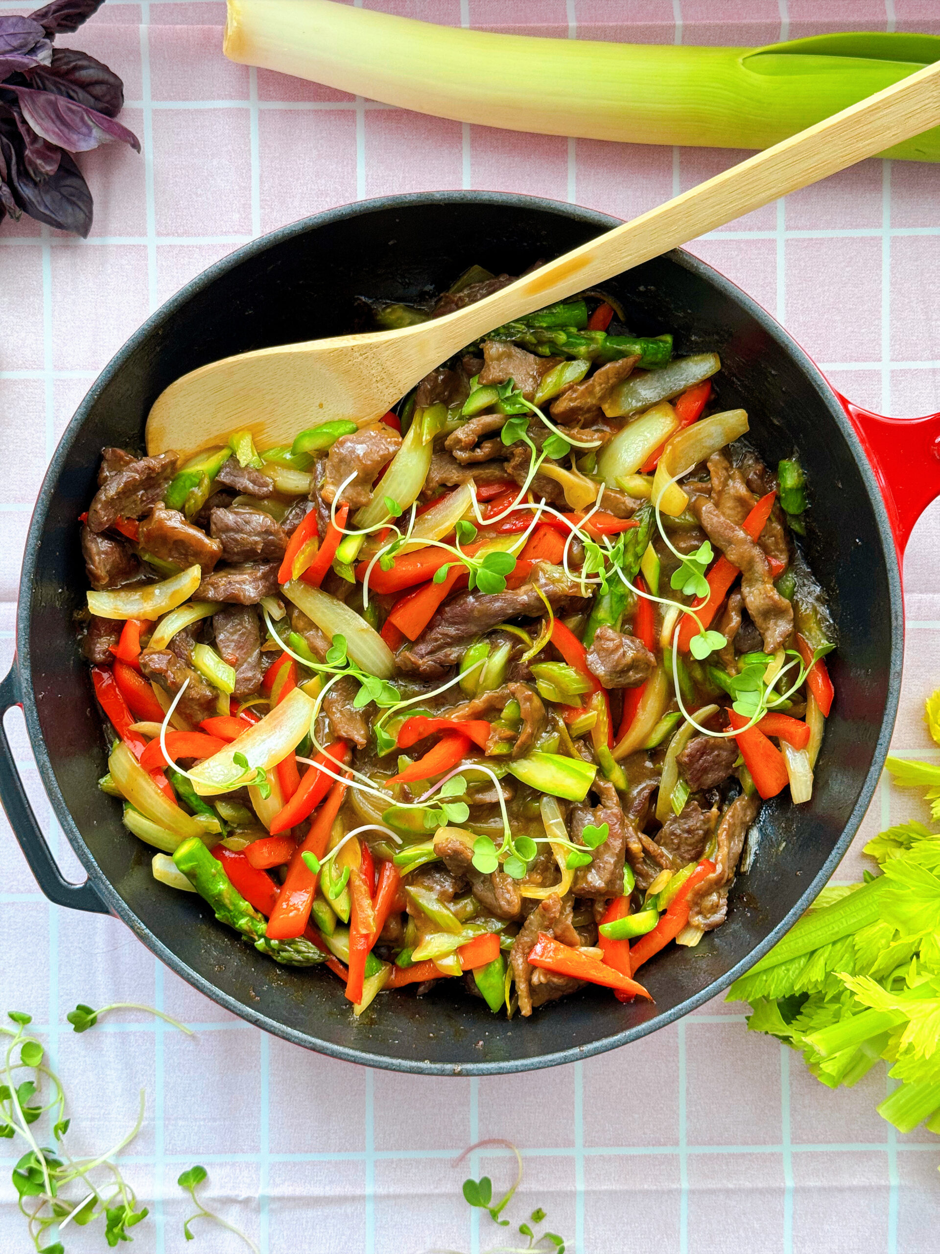 яловичина з овочами