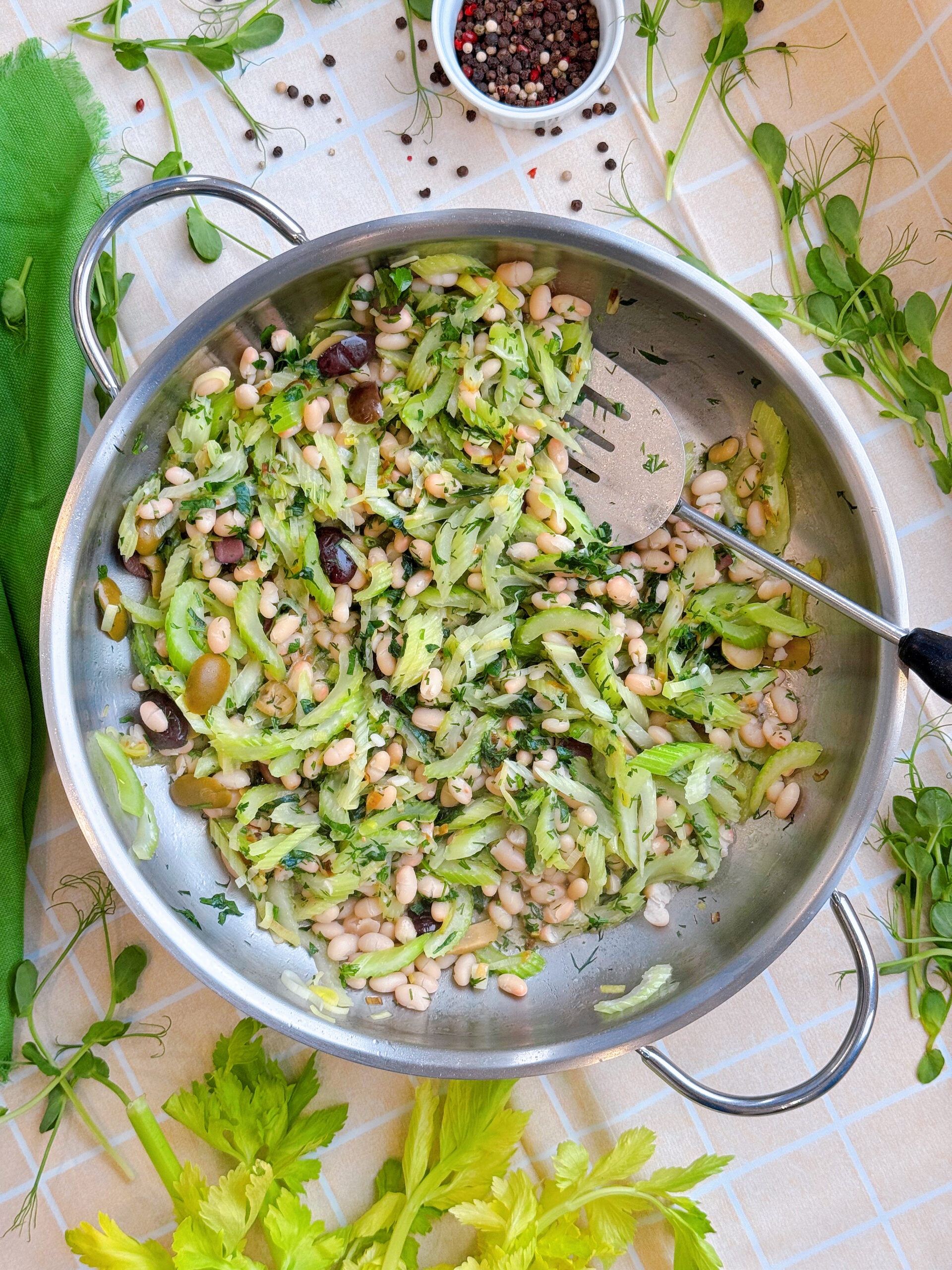 селера з квасолею