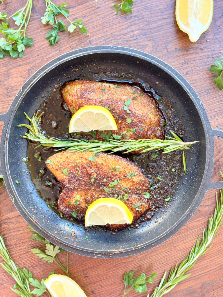 смажена риба по-ямайськи в спеціях