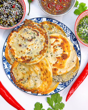 Панкейки з цибулею та кунжутом. Китайські панкейки.