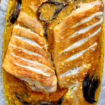 Ніжний запечений морський окунь у вершковому кокосово-карі соусі з ароматом базиліку. Простий та швидкий рецепт екзотичної вечері, що здивує вас своїм вишуканим смаком!