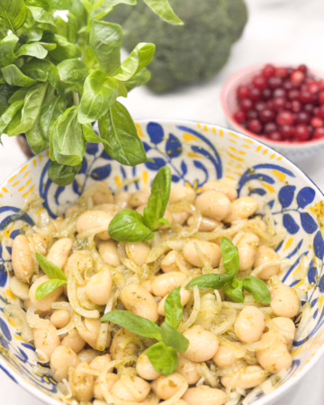 квасоля з песто та базиліком