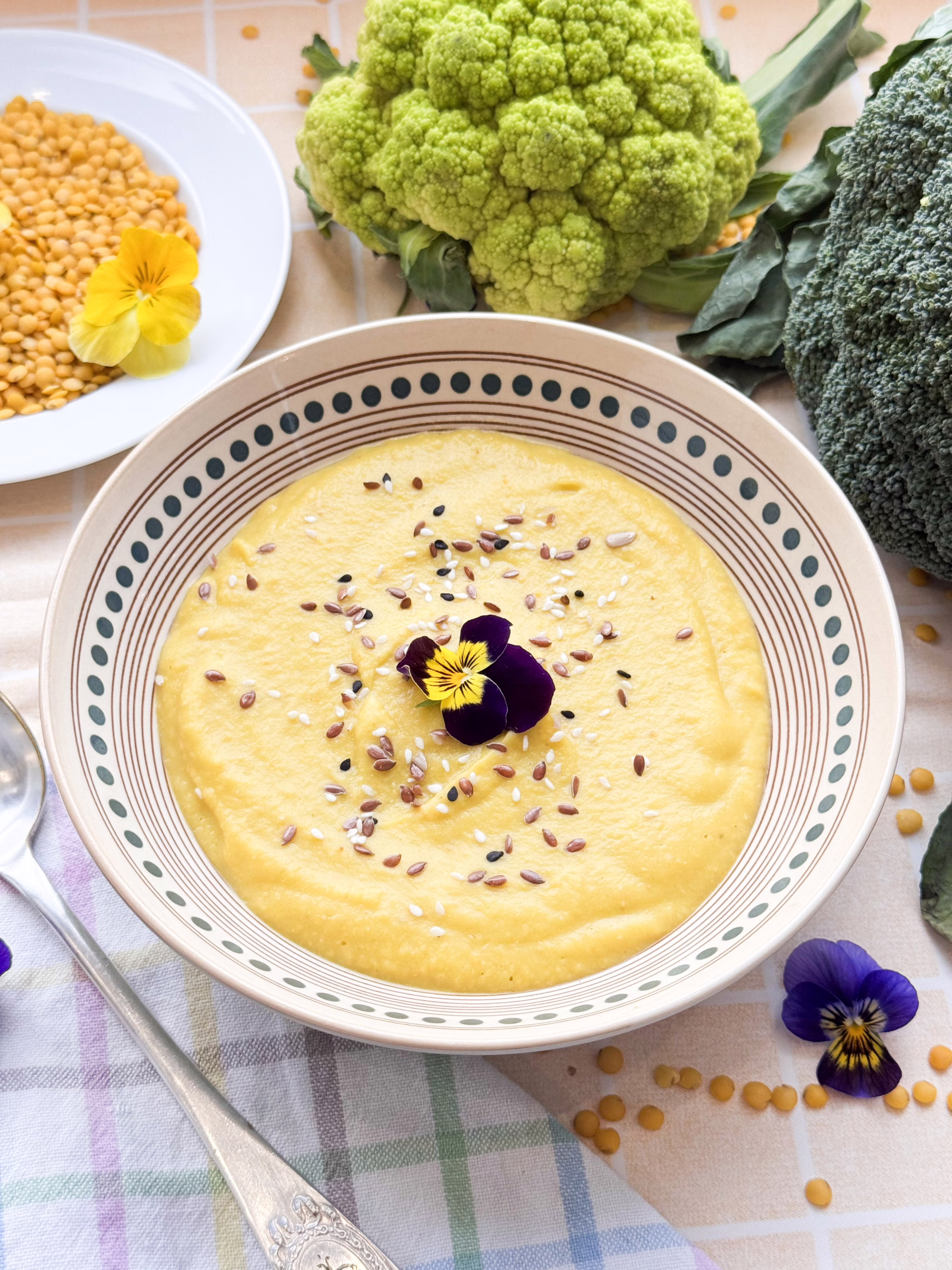 КРЕМ-СУП З СОЧЕВИЦІ ТА ЦВІТНОЇ КАПУСТИ