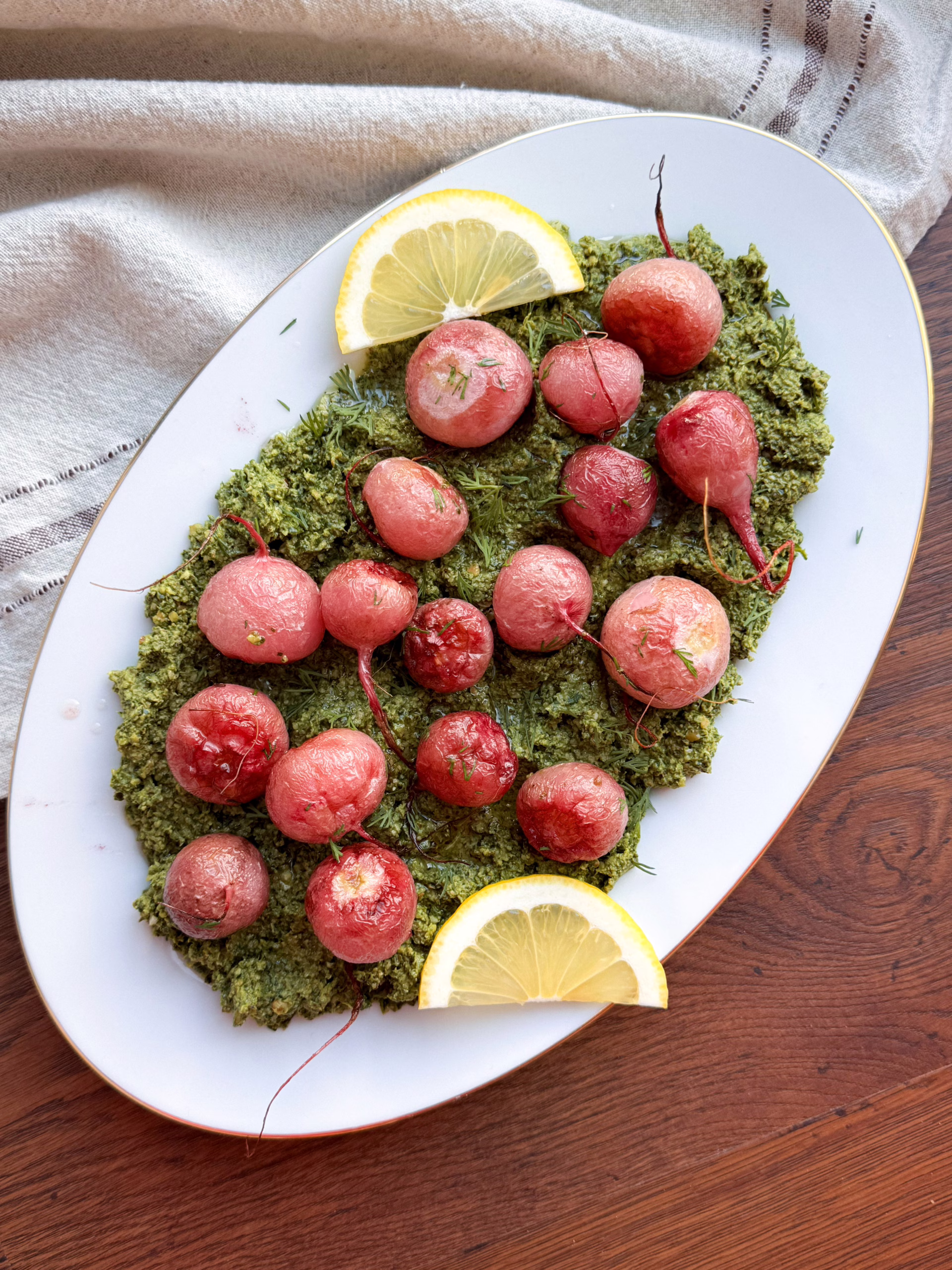 Запечена редиска з песто з гички