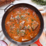 Приготування ніжної яловичої печінки в густому соусі у чавунній пательні